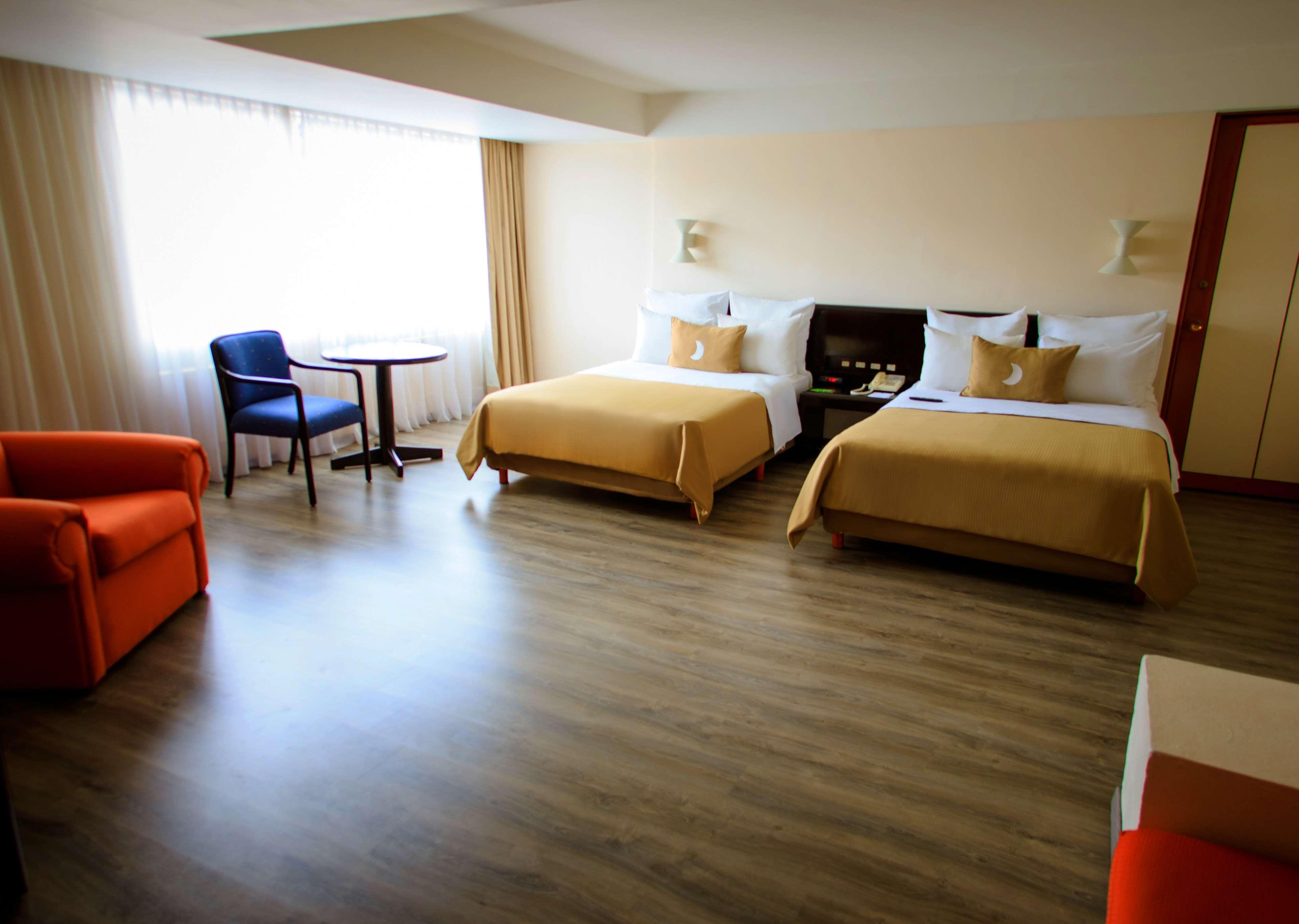 Grand Cantalagua Hotel Morelia, BW Signature Collection Exteriör bild A room at the hotel