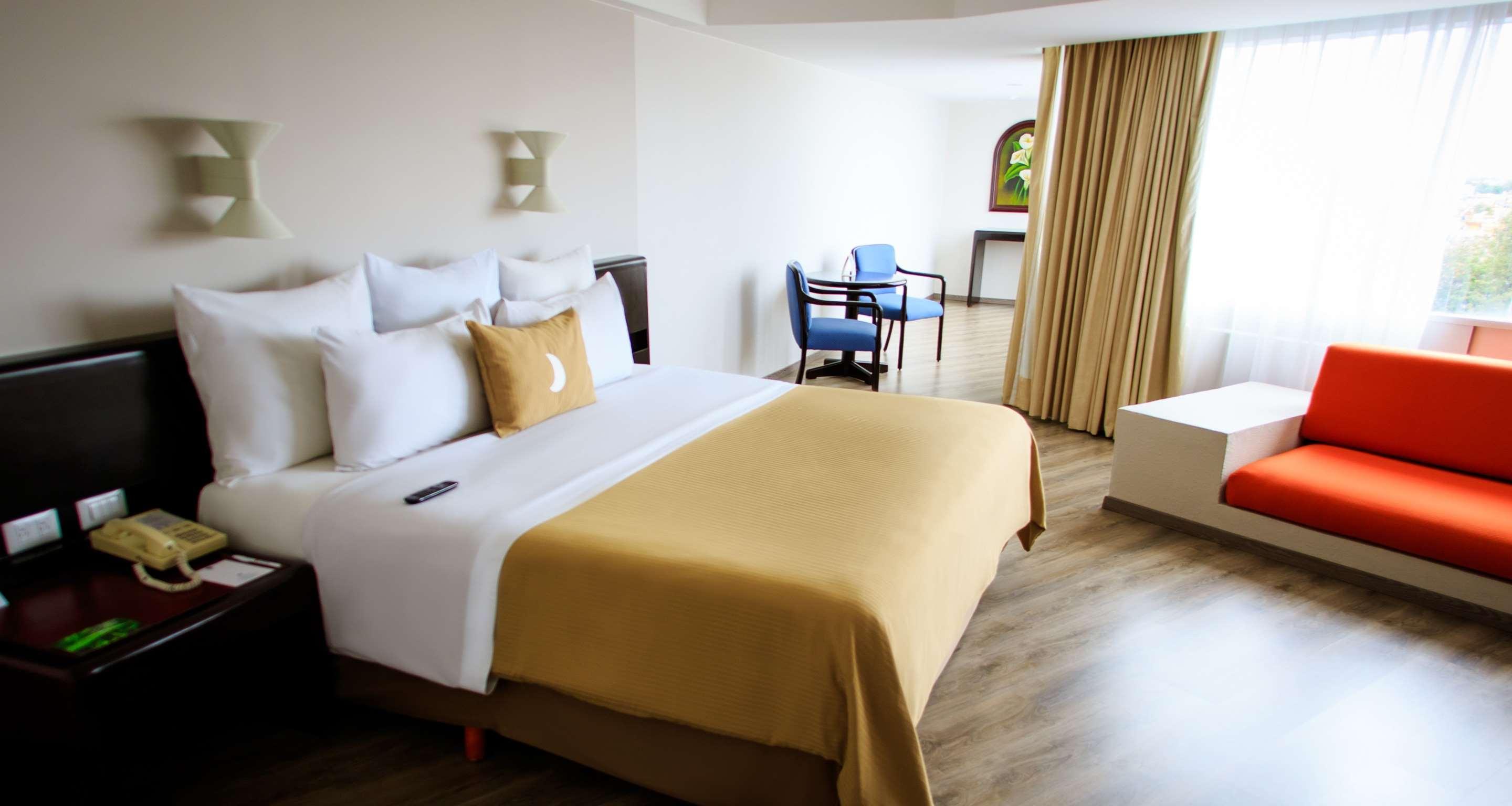 Grand Cantalagua Hotel Morelia, BW Signature Collection Exteriör bild A room at the hotel