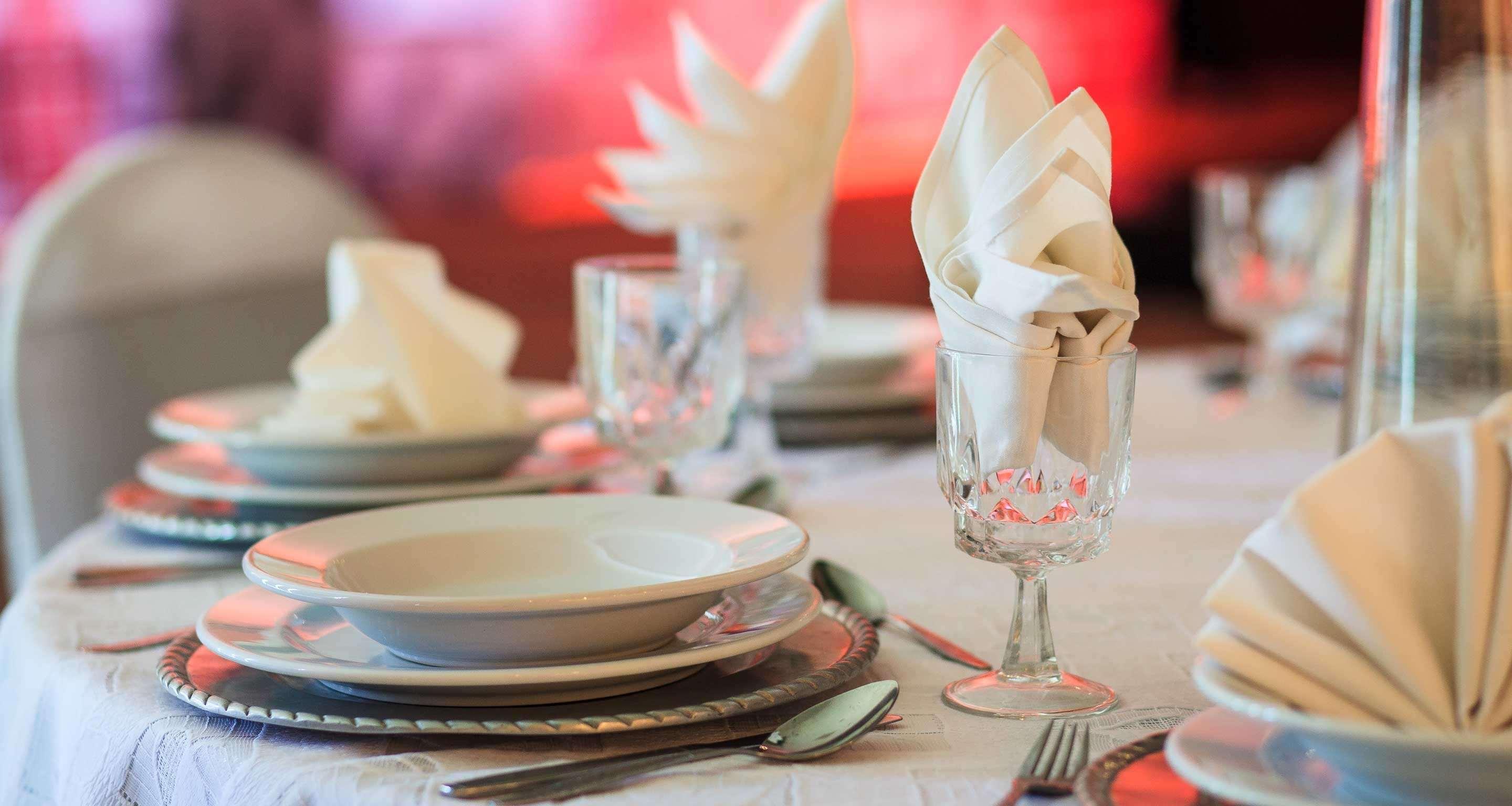 Grand Cantalagua Hotel Morelia, BW Signature Collection Exteriör bild A table set for fine dining