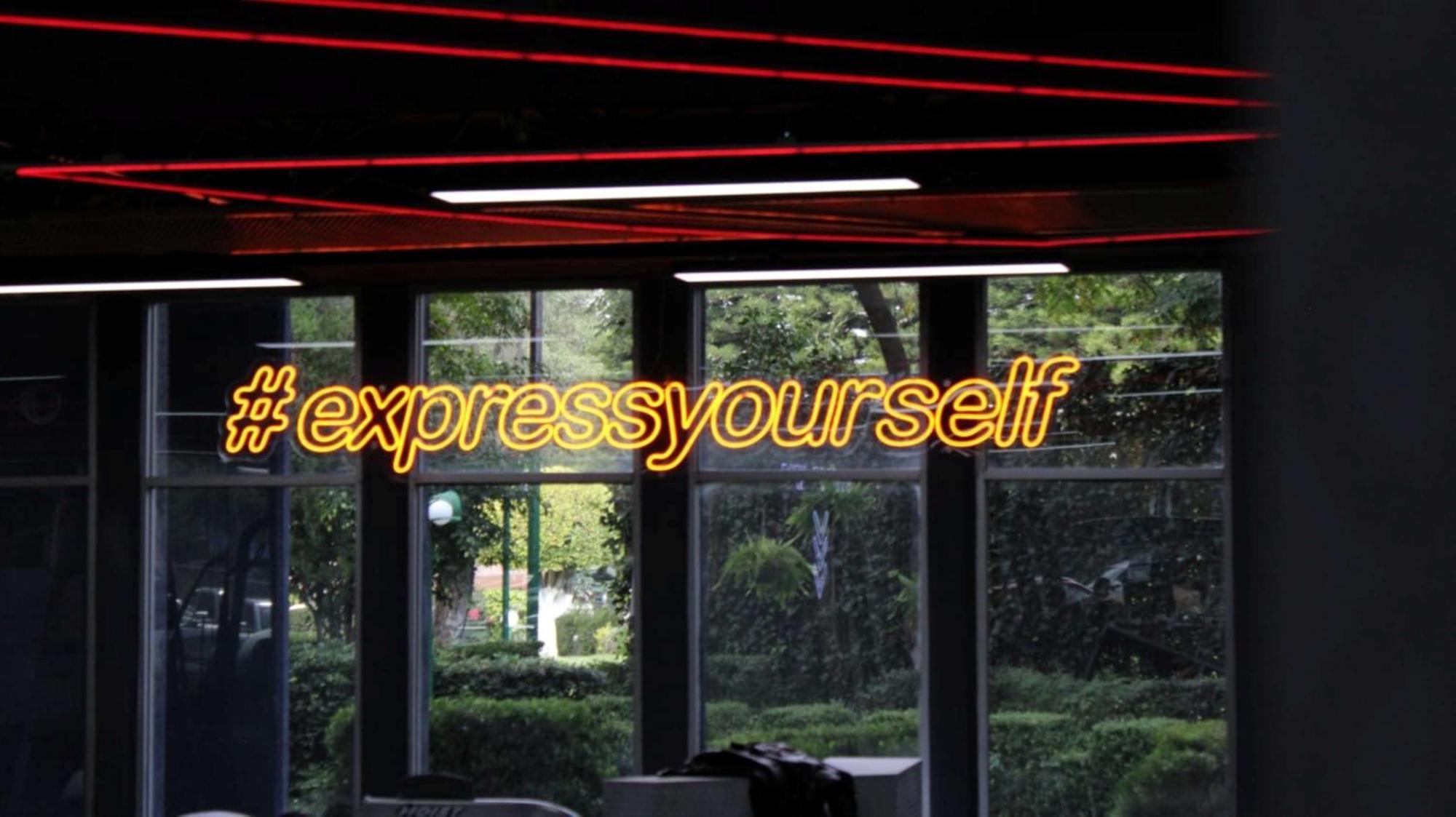 Grand Cantalagua Hotel Morelia, BW Signature Collection Exteriör bild #expressyourself neon sign at the 2013 MTV Video Music Awards